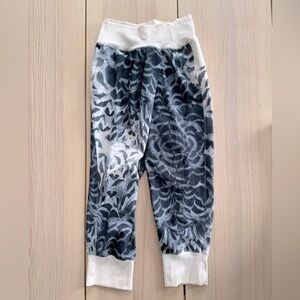 Lululemon pants size 4